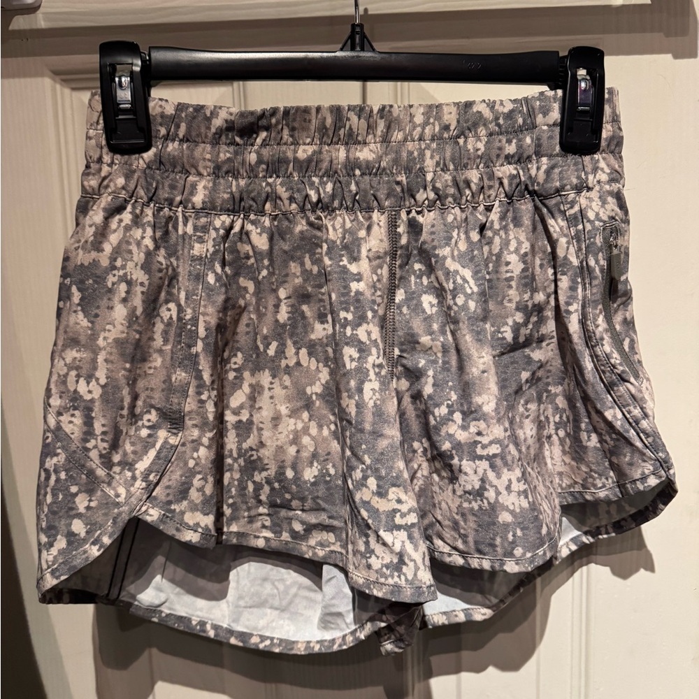 Lululemon tracker shorts 6 and seem 3 inches excellent condition- never worn